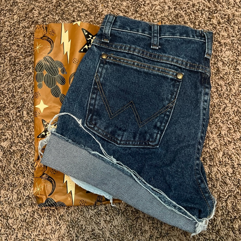 Women’s Wrangler shorts